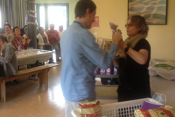 13_FOH-Les-Charmilles_Remise-des-cadeaux-Noel-2015