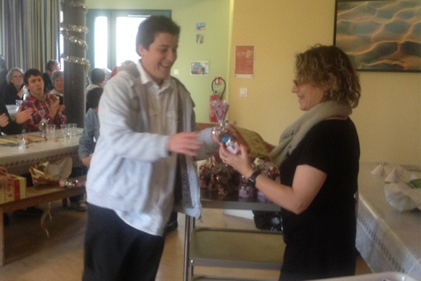 14_FOH-Les-Charmilles_Remise-des-cadeaux-Noel-2015