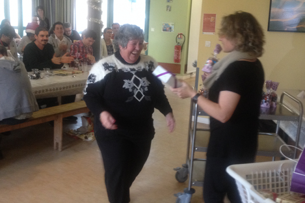 17_FOH-Les-Charmilles_Remise-des-cadeaux-Noel-2015